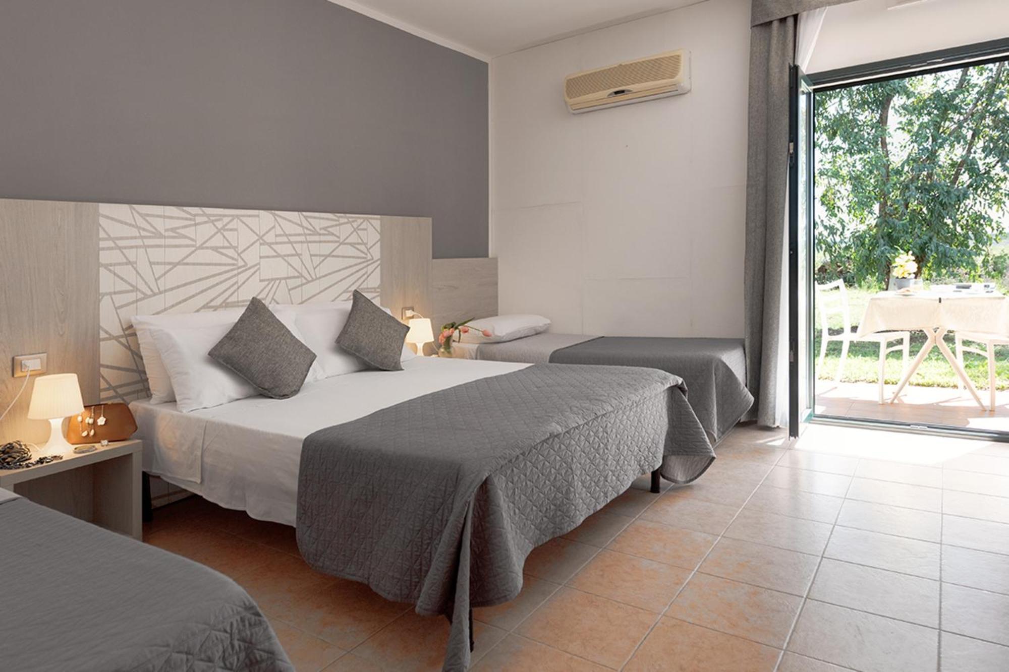 Hotel Le Muse Carpignano Salentino Kültér fotó